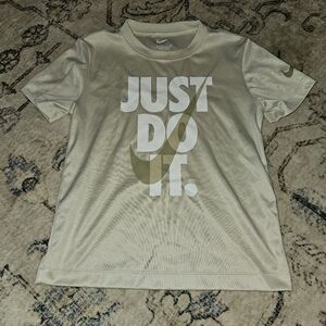 Boys Nike shirt size 5-6